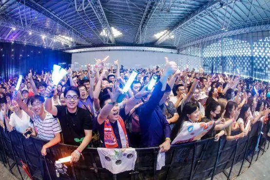 从800人到17万人,谁在为哔哩哔哩干杯 从800人到17万人,谁在为哔哩哔哩干杯