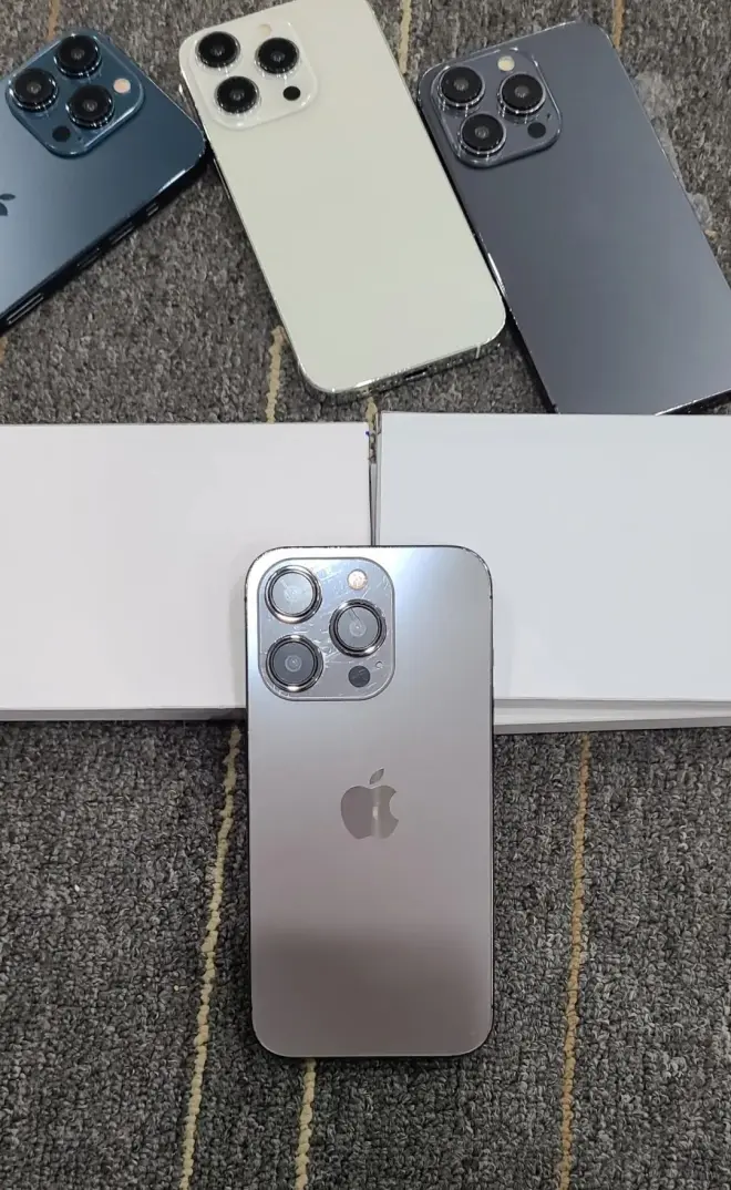 苹果 iPhone 15 / Pro 机模展示,预计将提供 5 种和 4 种配色 图片
