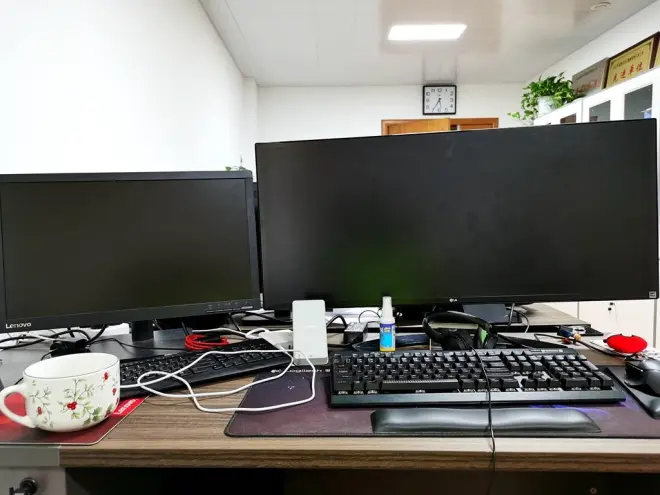利于頸椎健康節(jié)省桌面空間，辦公必備顯示器掛架了解一下