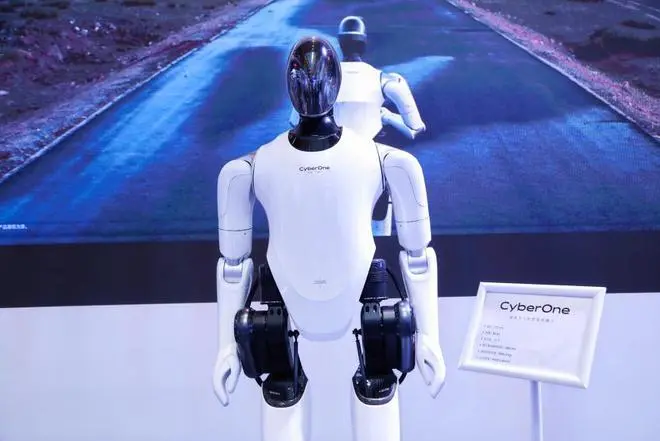 “李白”、“杜甫”复活对酒当歌、铁蛋2现场“跑酷”!2023世界机器人大会有多燃?