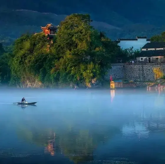 隱閑潭主
